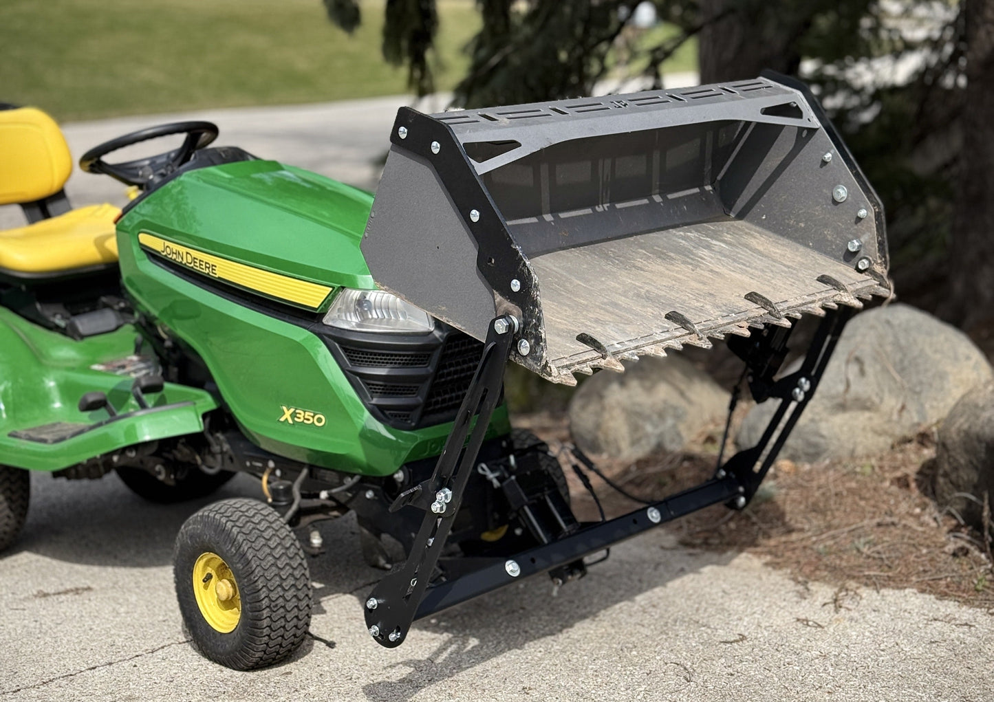 Universal Front-End Loader Attachment for Garden Tractors with 350 lb Lift Capacity and 38-Inch Bucket
